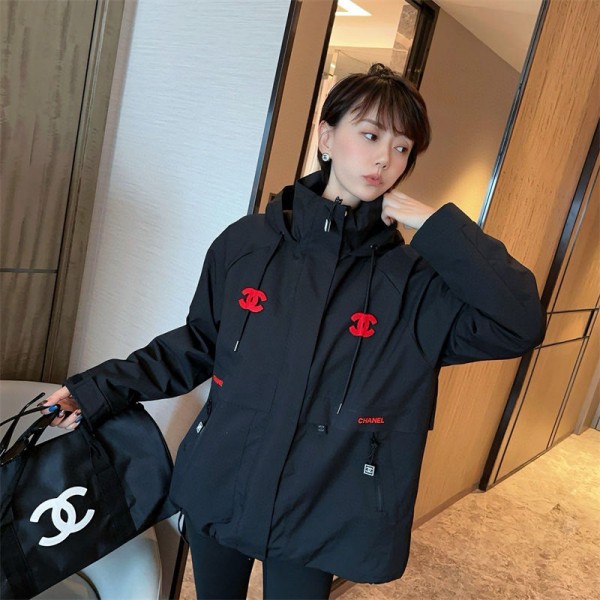 Chanel シャネルブランドウィンドブレーカー レディース マウンテンパーカー 登山服 防水 防寒 保温 防污 アウトドア ジャケット フリースライナー 二着セット 取り外し可能 フード付き 多機能 スキージャケット 防寒着