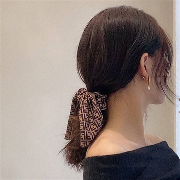 Fendi フェンディ ハイブランドヘアアクセサリー 髪飾り カチューシャブランド かわいい ハイブランドシュシュ存在感抜群かわいいヘアピンハイブランド