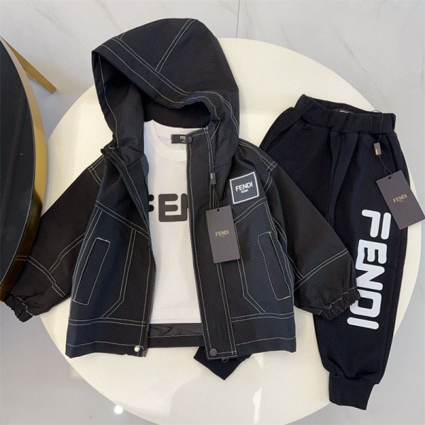 Fendi フェンディハイブランドキッズ コート 男の子 子供 中綿ジャケット 子供服 女の子 アウター 90 - 150cm 可愛い フード付き 春 秋 冬 保温 暖かい 裏起毛 防寒対策 通園 通学 お出かけ カジュアル