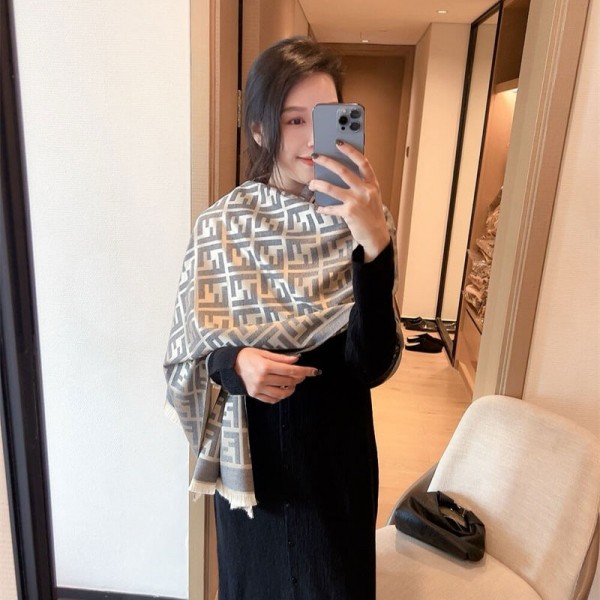 Fendi フェンディメンズ 大判ショール 暖かい春秋 スカーフ ファッション 使い心地よいファッション ふさ飾り 男女兼用 ギフト男女兼用 リバーシブルマフラー 肩掛け