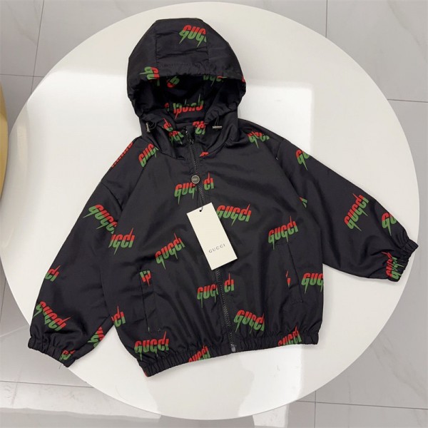 Gucci グッチハイブランド 子供服 マウンテンパーカー ウインドブレーカー 100-150cm　ジャケット ブルゾン スタジャン アウター キッズ ボーイズ 男の子 カジュアル フード付き アウトドア ゆったり シンプル 立ち襟 防風 韓国風 通学 春秋