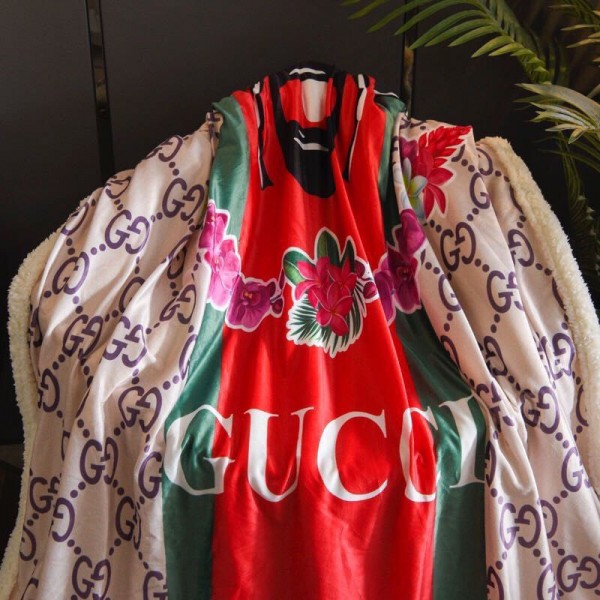 Gucci グッチ ハイブランド 毛布コピー 毛布 ダブル 大判ブランケット 冬用 両面とも使える 厚手 オールシーズン ピリングなし マイクロファイバー 吸湿 発熱 丸洗いOK 暖かい なめらか 吸湿発熱 おしゃれ 防臭・防ダニ 冷房対策