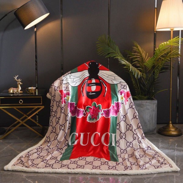 Gucci グッチ ハイブランド 毛布コピー 毛布 ダブル 大判ブランケット 冬用 両面とも使える 厚手 オールシーズン ピリングなし マイクロファイバー 吸湿 発熱 丸洗いOK 暖かい なめらか 吸湿発熱 おしゃれ 防臭・防ダニ 冷房対策