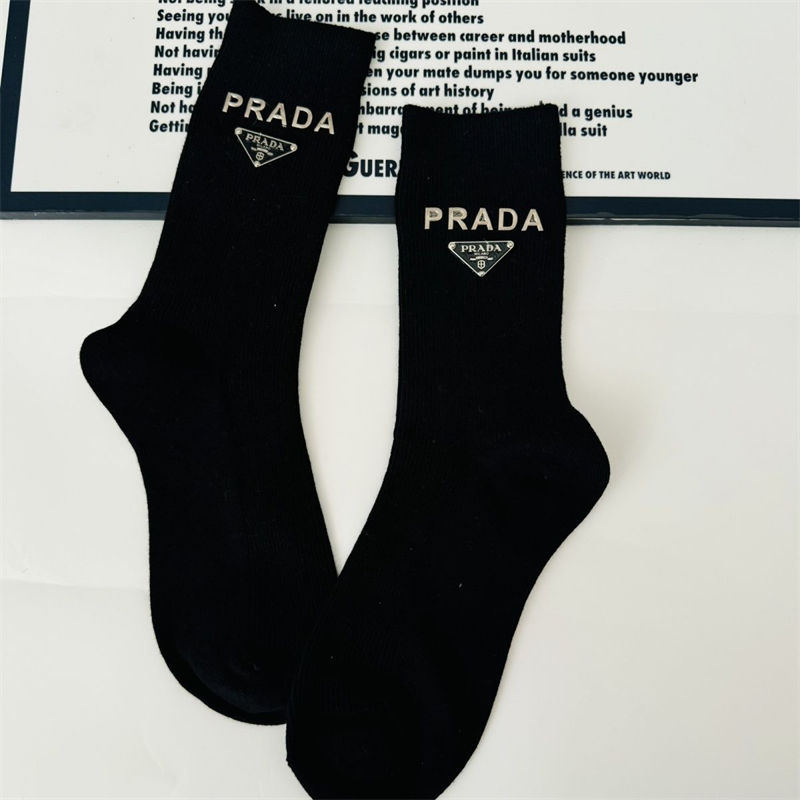 Prada 靴下 メンズ